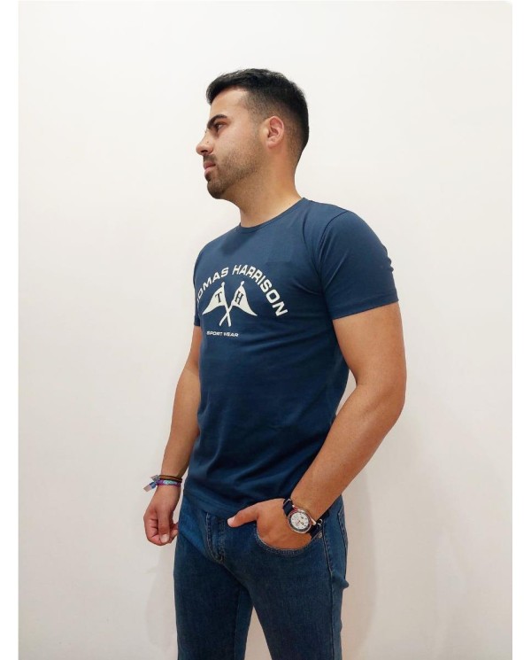 CAMISETA THOMAS HARRISON LOGO GRANDE EN PECHO AZUL CLARO