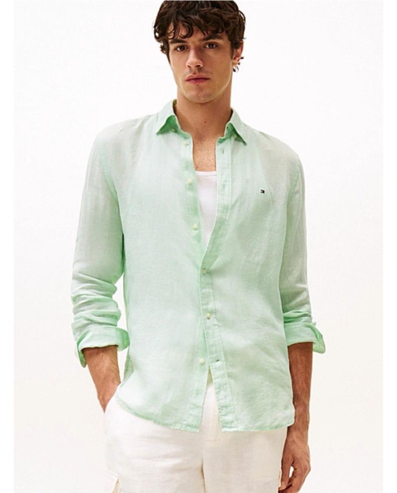 Camisa de corte regular en lino VERDE Camisa de corte regular en lino VERDE