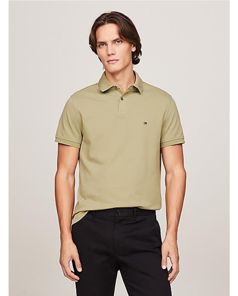 POLO  TOMMY HILFIGER1985 DE CORTE REGULAR CON LOGO BORDADO VERDE OLIVA